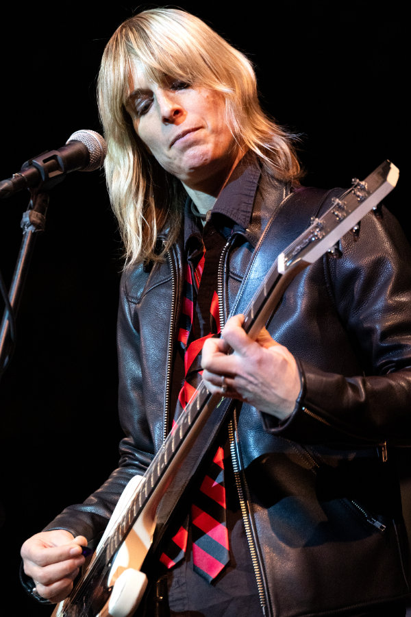 adult-guitar-2