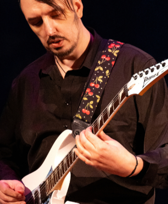 adult-guitar-3